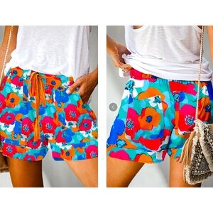 NWT Daisy Mae Boutique Large Bright Floral Elastic Waist Pockets Pull-on Shorts